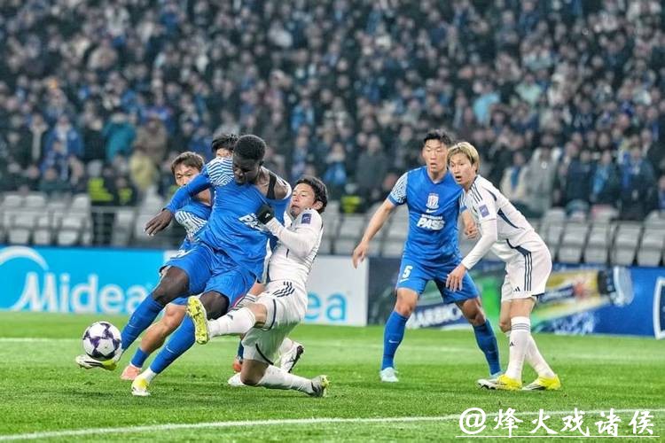 新三叉戟首秀申花亚冠出局,斯卢茨基:会给拉唐和米内罗更多战术自由 新三叉戟首秀申花亚冠出局,斯卢茨基:会给拉唐和米内罗更多战术自由